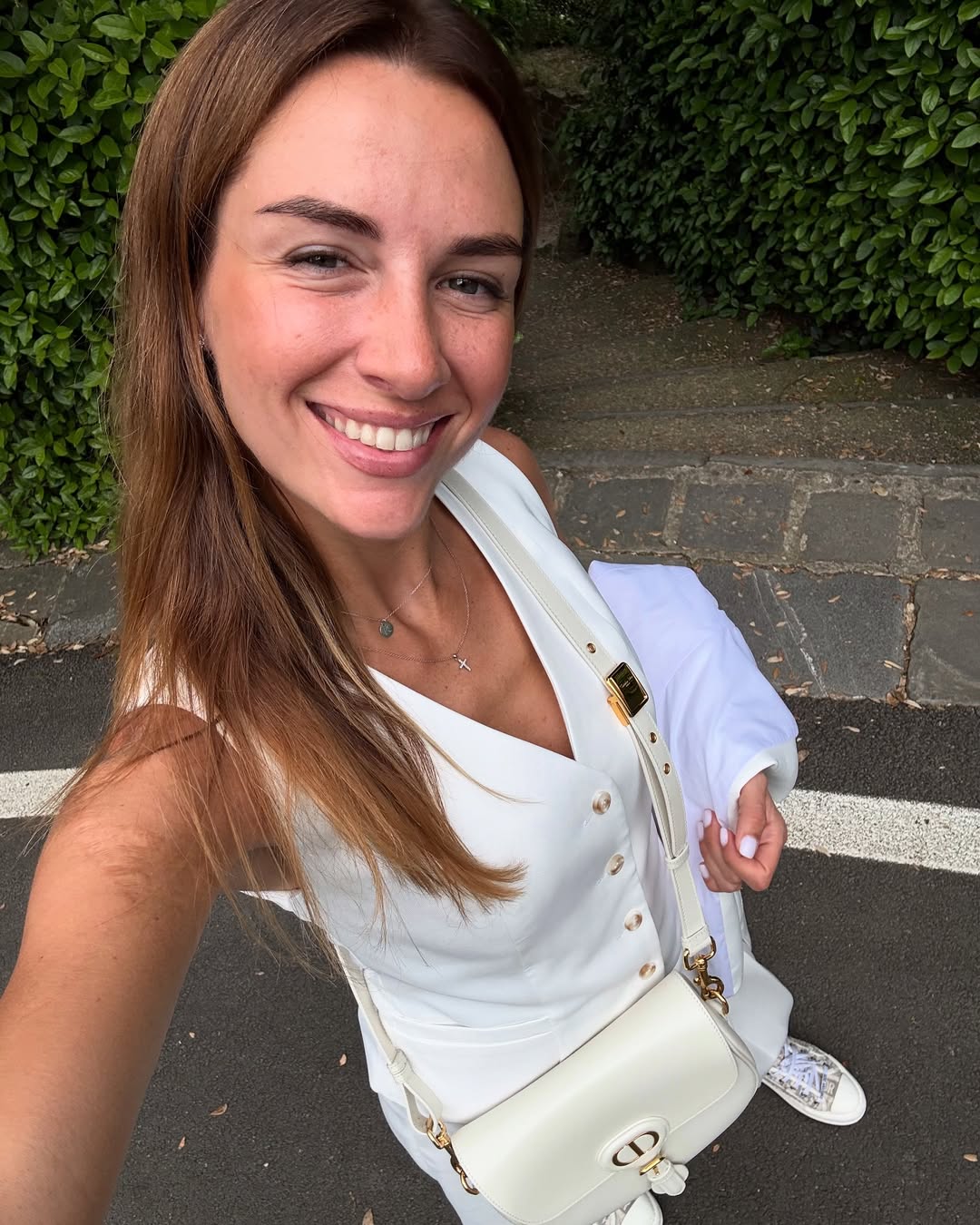 Костюмний жилет - новий тренд весни 2025: як його носить дружина Решетніка